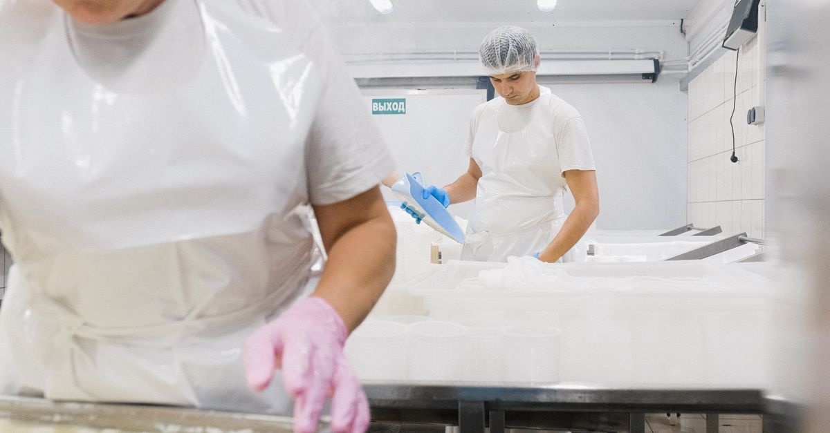 Jak podnieść jakość na produkcji: skuteczna kontrola, mniej braków i większe zyski