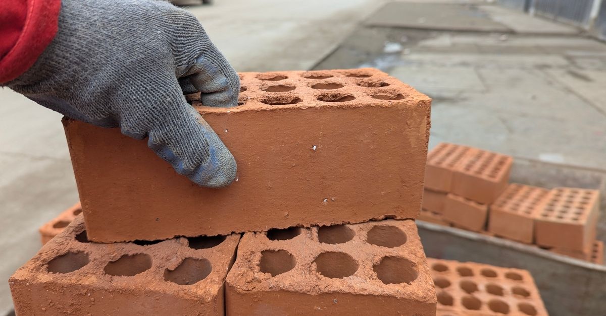 Jak wybrać najlepszy materiał na budowę? Praktyczne porównanie najpopularniejszych rozwiązań