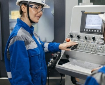 Fabryka w lustrze danych: jak cyfrowy bliźniak zmienia produkcję na lepsze