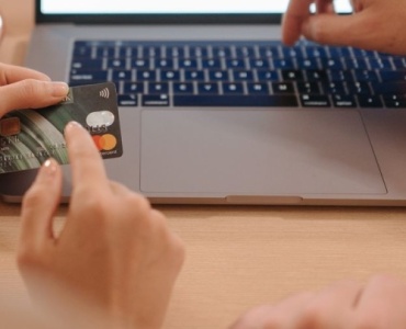 Jakie płatności warto oferować w sklepie online, by klienci kupowali chętniej?