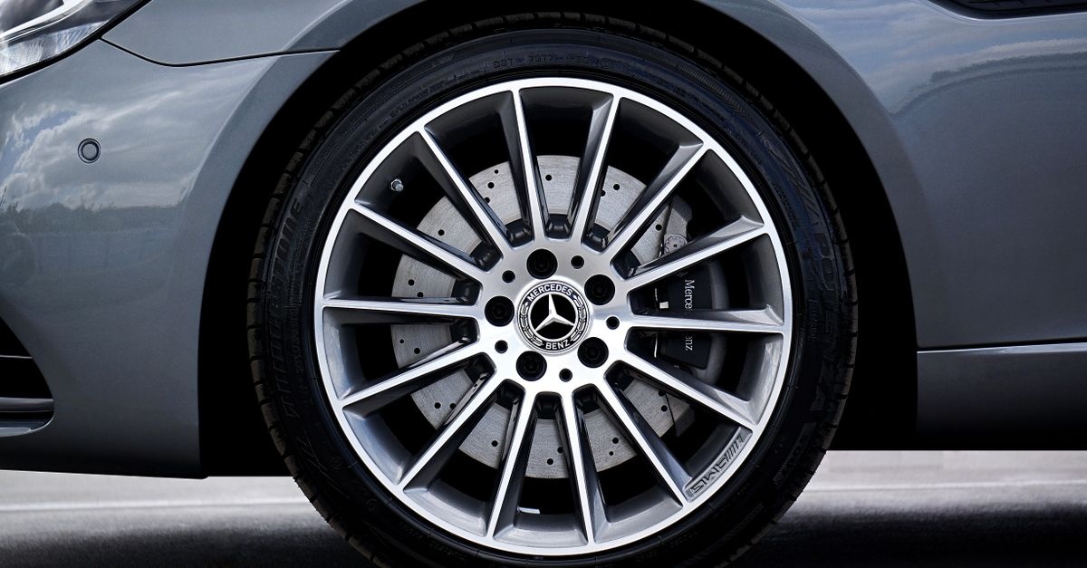 Auto drży przy większej prędkości? Sprawdź objawy niewyważonych kół i kiedy je wyważyć