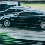Gdy auto „ucieka” na jedną stronę: co oznacza ściąganie auta na bok i jak to szybko naprawić?