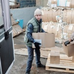 Towar uszkodzony w transporcie? Sprawdź, co robić krok po kroku i jak odzyskać pieniądze
