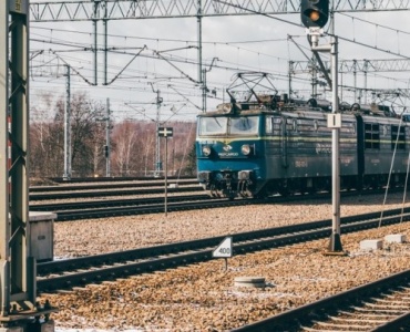 Jak mieć pewność, że ładunek dotrze na czas? Praktyczny przewodnik po kontroli przewoźników w spedycji