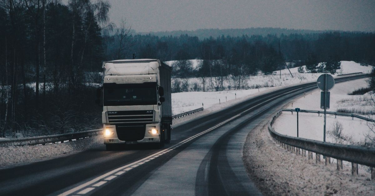 Od zlecenia po dostawę: co naprawdę robi spedytor w transporcie i dlaczego to kluczowa rola?